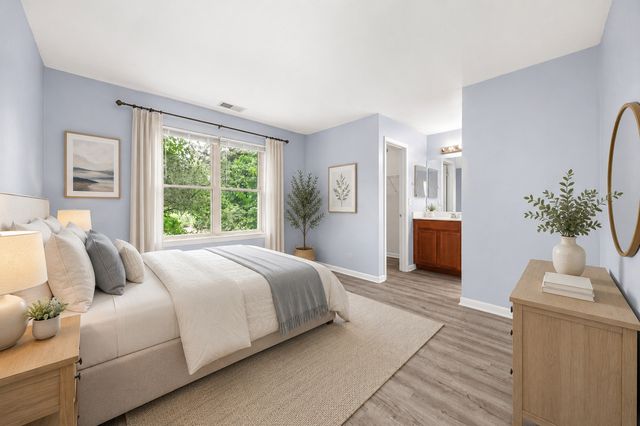 214 Glengarry Drive 201, Bloomingdale, IL 60108