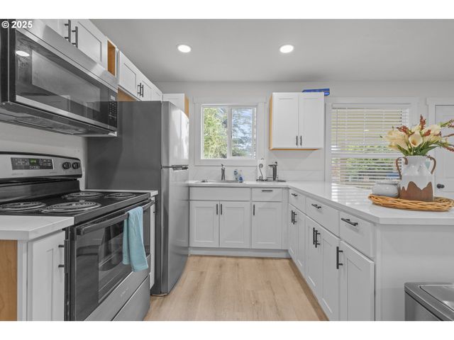 3432 Nw PORT Ct, Lincoln City, OR 97367