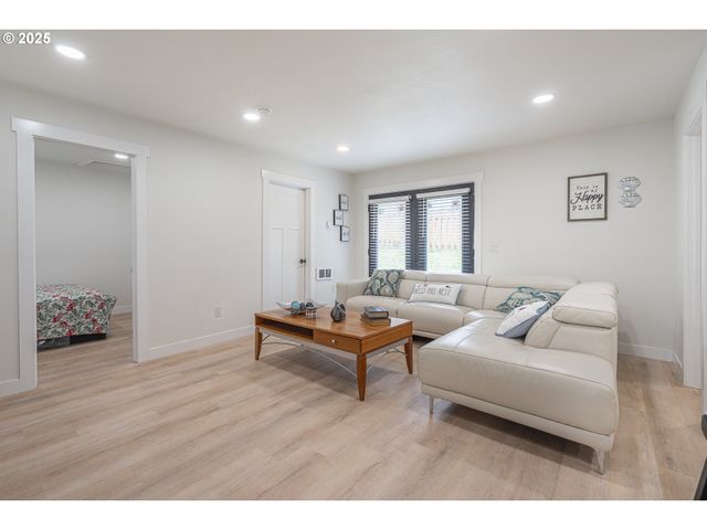 3432 Nw PORT Ct, Lincoln City, OR 97367