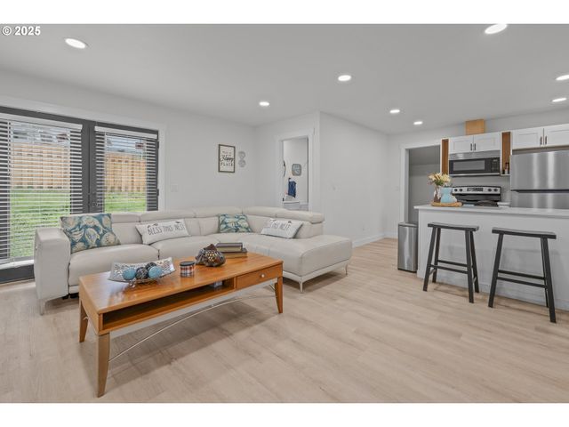 3432 Nw PORT Ct, Lincoln City, OR 97367