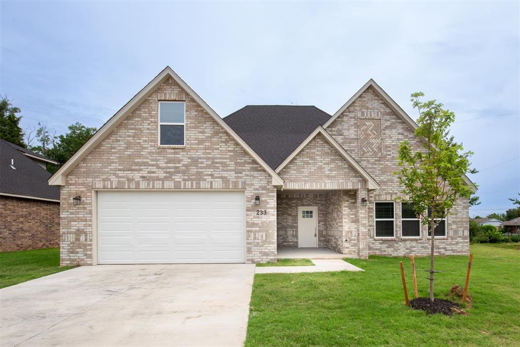 233 E Abbott Lane, Mustang, OK 73064