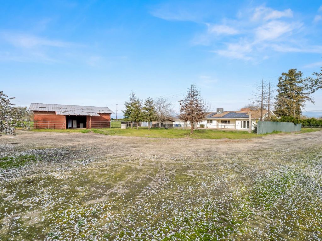 Image 39 of property listing at 4847 S Greenwood Avenue, Del Rey, CA 93616