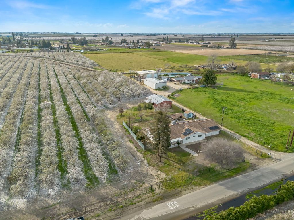 Image 6 of property listing at 4847 S Greenwood Avenue, Del Rey, CA 93616