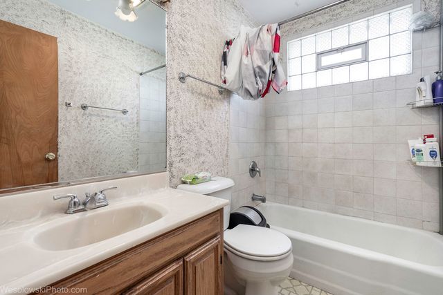 16423 Craig Drive, Oak Forest, IL 60452