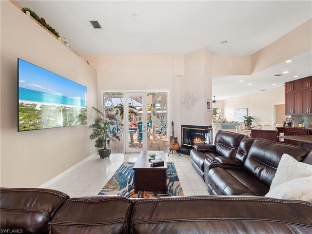 5222 Nautilus DR, Cape Coral, FL 33904