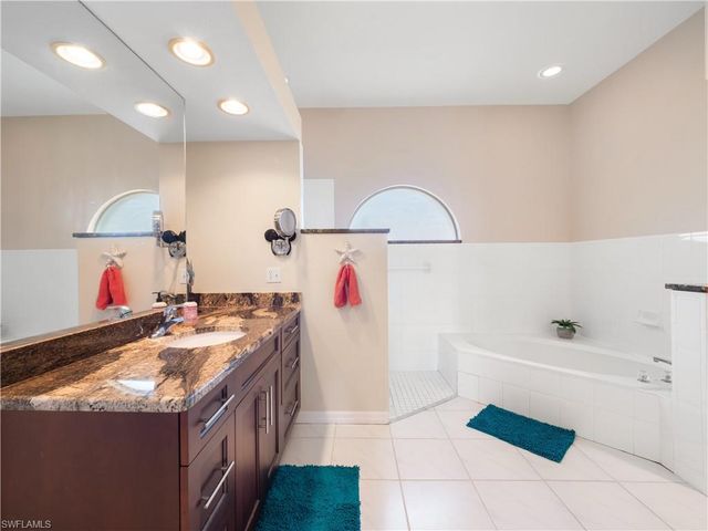 5222 Nautilus DR, Cape Coral, FL 33904