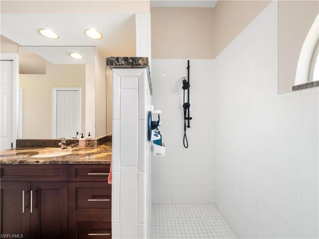 5222 Nautilus DR, Cape Coral, FL 33904