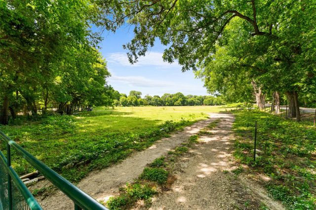 1213 S Houston School Road, Lancaster, TX 75146