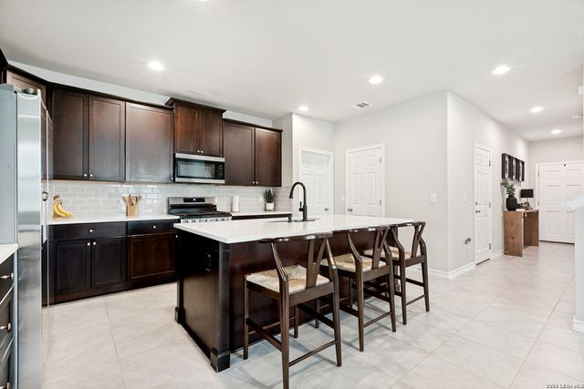 8225 Lajitas Bnd, San Antonio, TX 78254