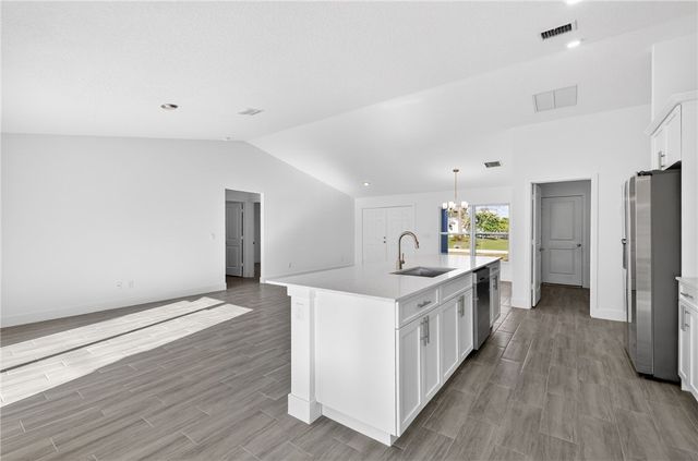 7785 105 Avenue, Vero Beach, FL 32967