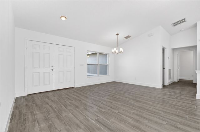 7785 105 Avenue, Vero Beach, FL 32967