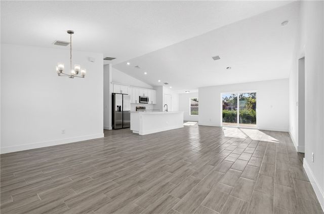 7785 105 Avenue, Vero Beach, FL 32967