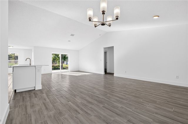 7785 105 Avenue, Vero Beach, FL 32967