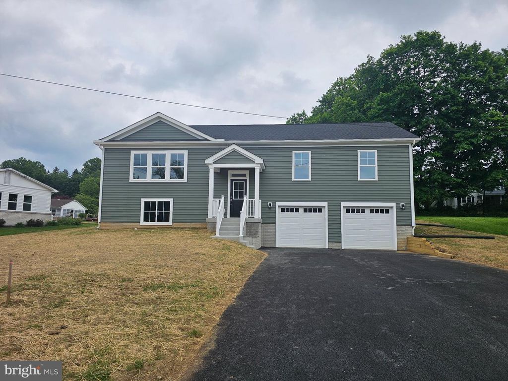 15320 SUMMIT FARM DR, Blue Ridge Summit, PA 17214
