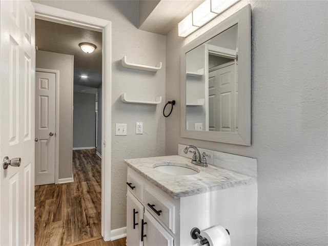 913 W Mitchell Drive, Midwest City, OK 73110