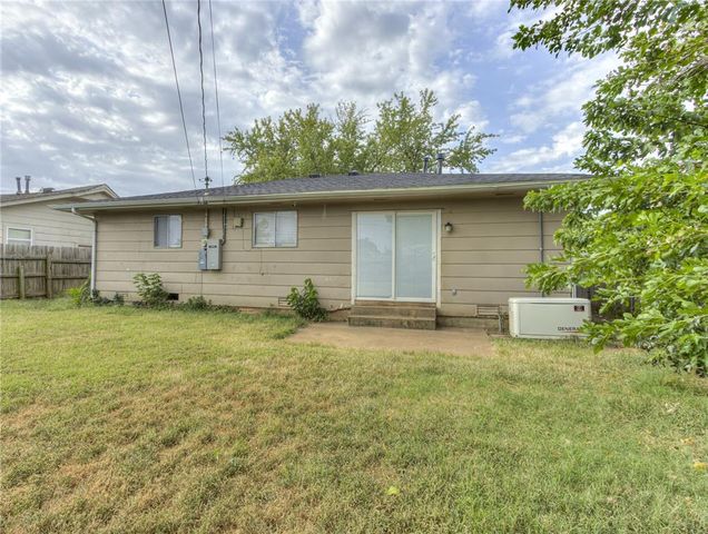 913 W Mitchell Drive, Midwest City, OK 73110
