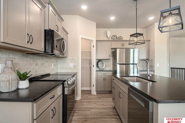 5665 N 183 Avenue, Elkhorn, NE 68022