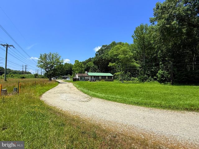2221 PLEASANT VALLEY RD, Newark, DE 19702