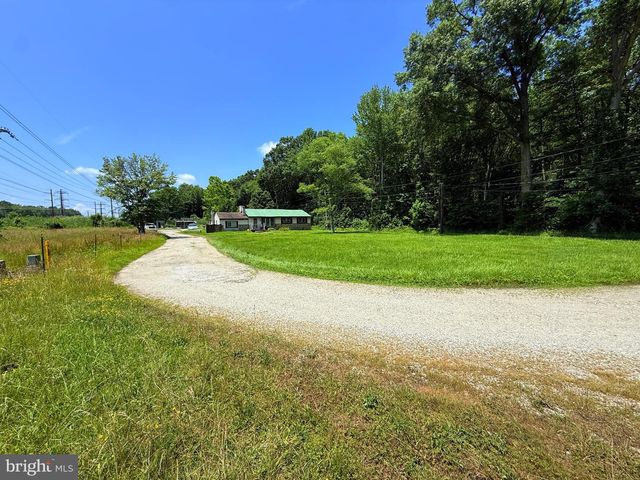 2221 PLEASANT VALLEY RD, Newark, DE 19702
