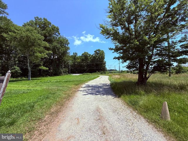 2221 PLEASANT VALLEY RD, Newark, DE 19702