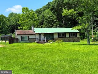2221 PLEASANT VALLEY RD, Newark, DE 19702