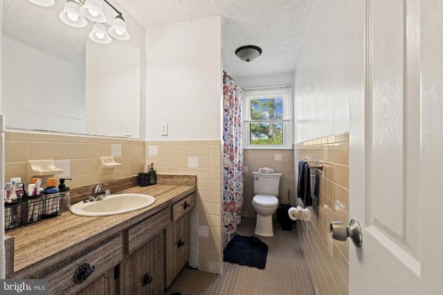 111 E HEMMINGS WAY, Lawnside, NJ 08045