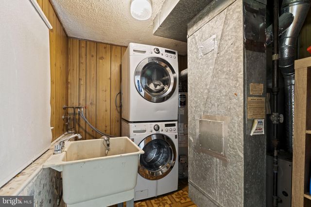 111 E HEMMINGS WAY, Lawnside, NJ 08045