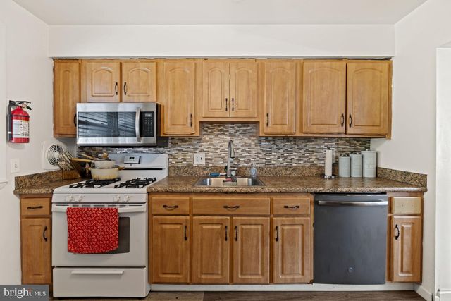 111 E HEMMINGS WAY, Lawnside, NJ 08045