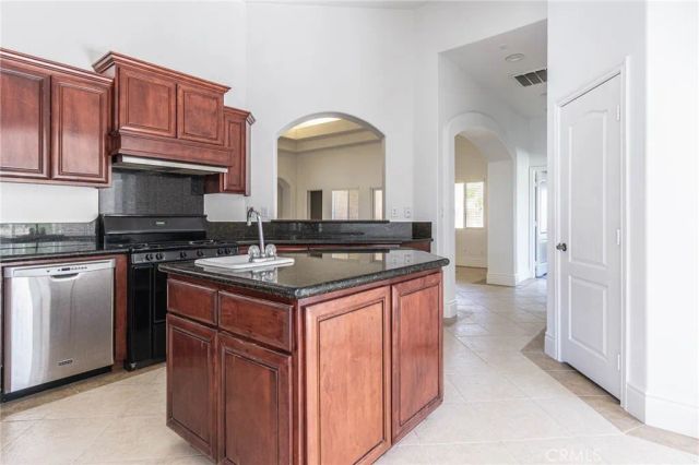 16233 Ridge View Drive, Apple Valley, CA 92307