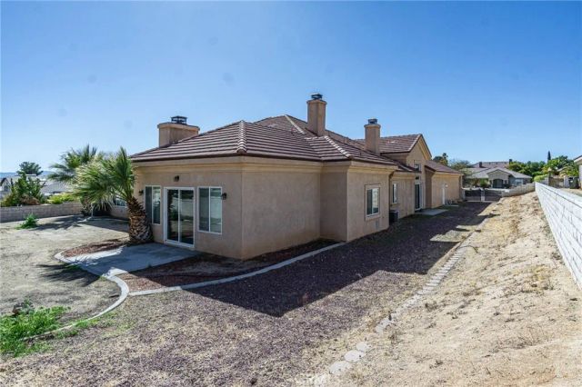 16233 Ridge View Drive, Apple Valley, CA 92307