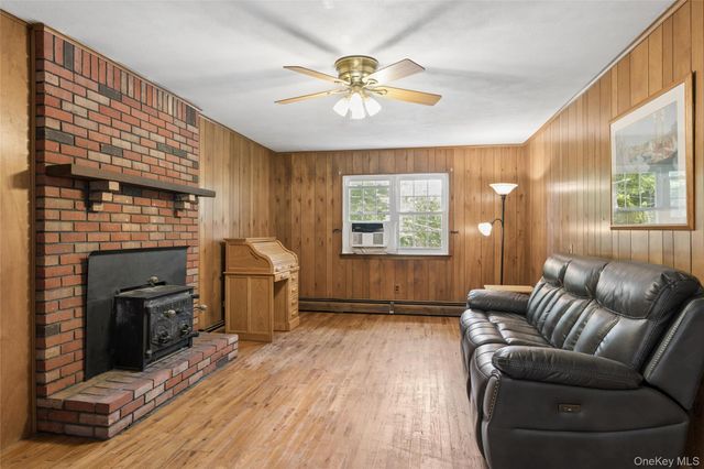 49 Old Town Lane, Huntington, NY 11743