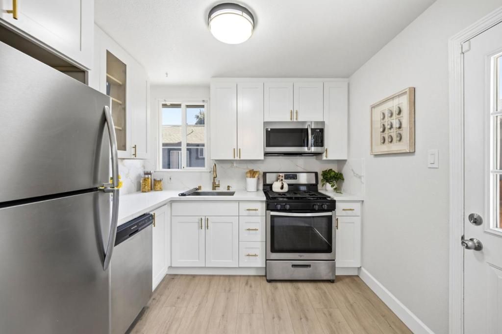 Image 10 of property listing at 545 Rollins Road, Burlingame, CA 94010