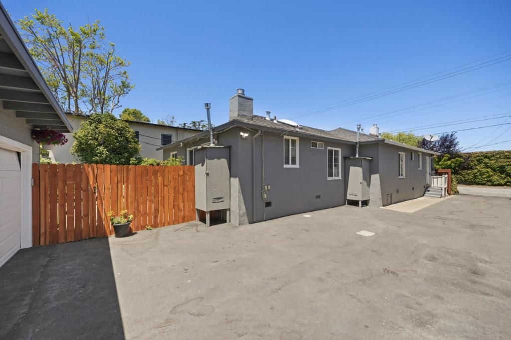 Image 13 of property listing at 545 Rollins Road, Burlingame, CA 94010