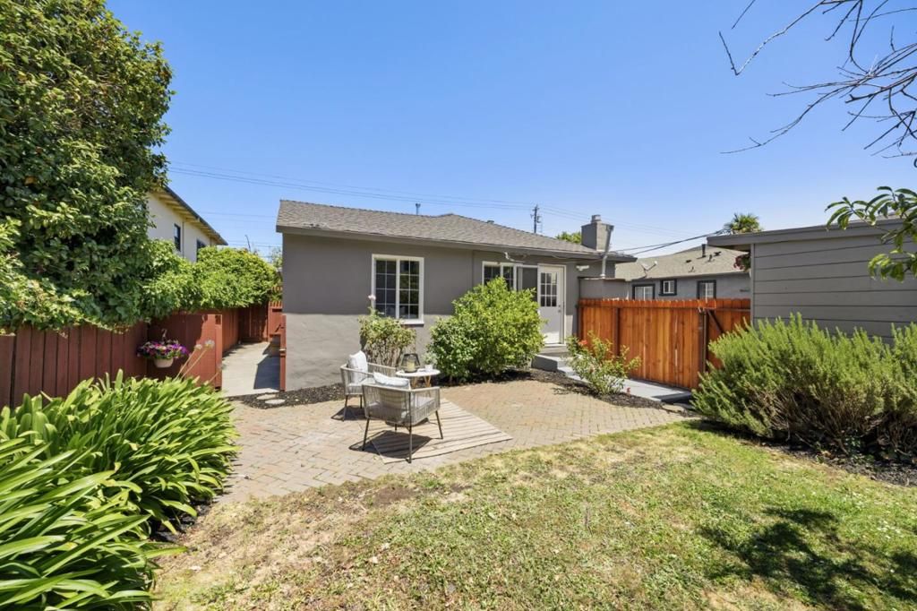 Image 25 of property listing at 545 Rollins Road, Burlingame, CA 94010