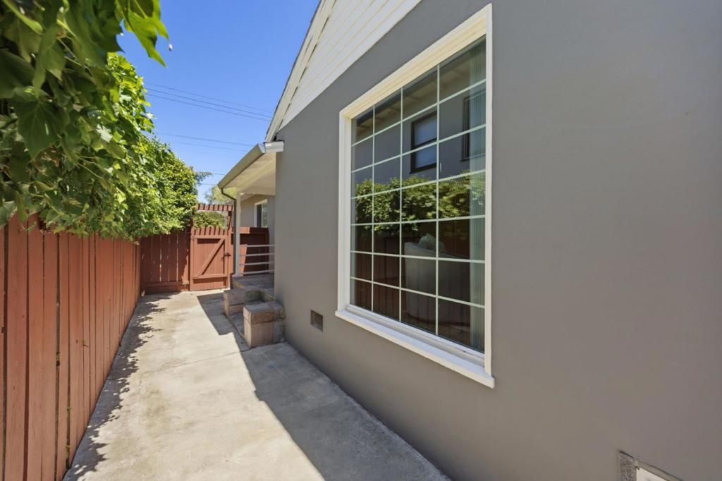 Image 29 of property listing at 545 Rollins Road, Burlingame, CA 94010