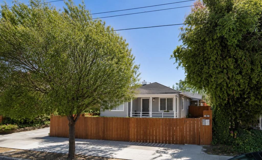 Image 31 of property listing at 545 Rollins Road, Burlingame, CA 94010