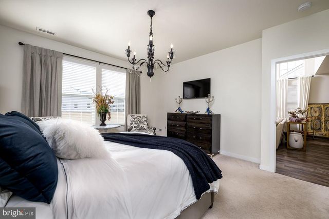 18 CHEPSTOW RD, New Egypt, NJ 08533