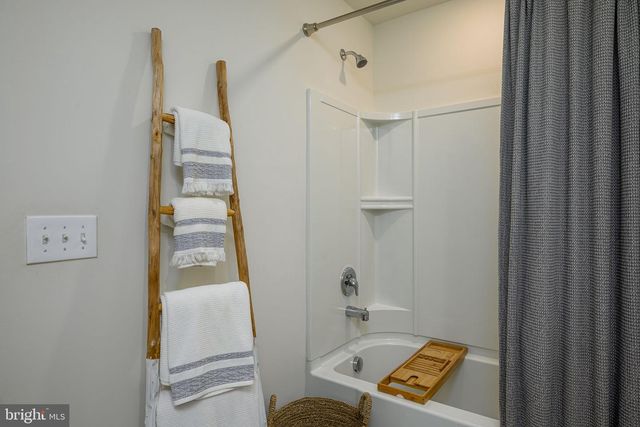 18 CHEPSTOW RD, New Egypt, NJ 08533