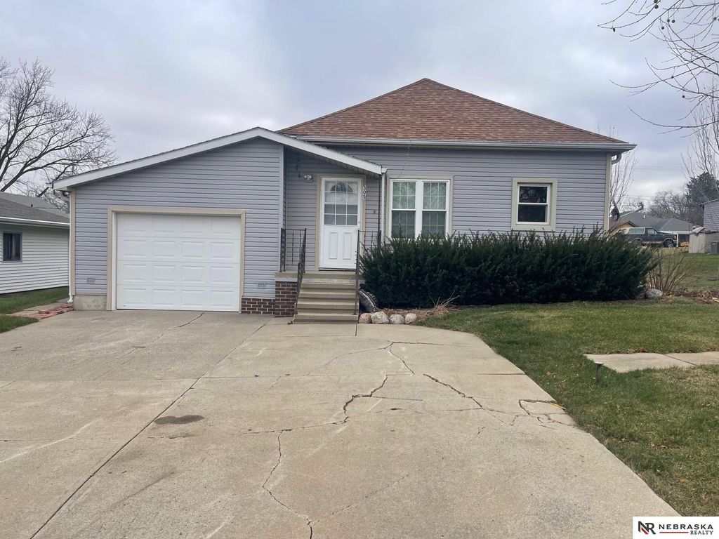 305 Carnes Avenue, Pender, NE 68047
