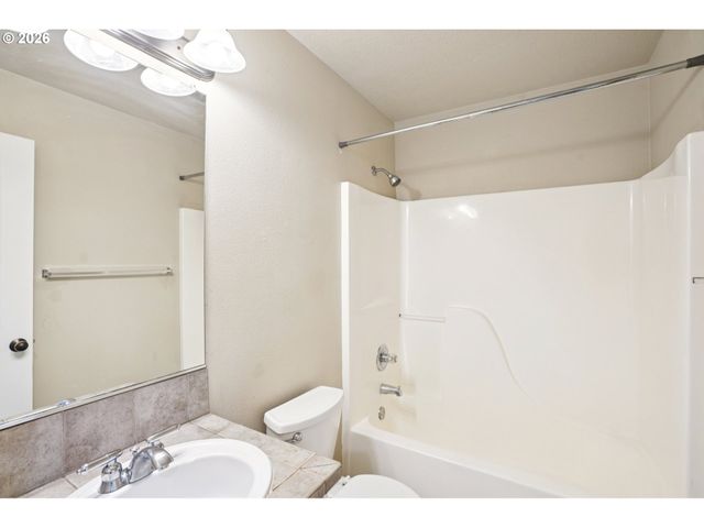 5005 Sw WENTWORTH Ter, Beaverton, OR 97078