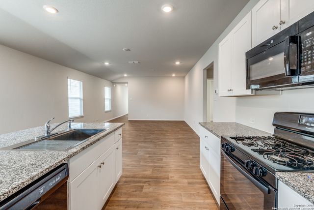 13103 Dolomar Parkway, St Hedwig, TX 78152