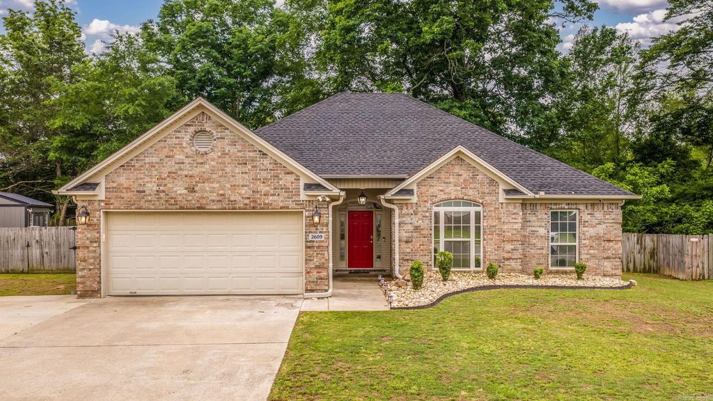 2609 Shadowcreek Drive, Bryant, AR 72022