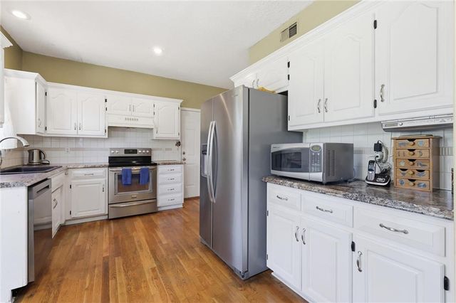 1204 Franklin Drive, Lee's Summit, MO 64064