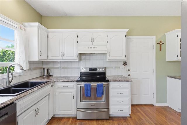 1204 Franklin Drive, Lee's Summit, MO 64064