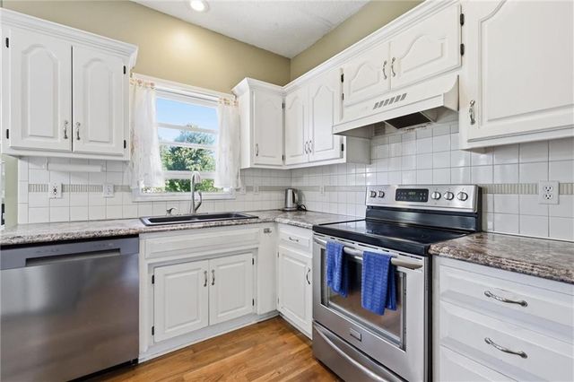 1204 Franklin Drive, Lee's Summit, MO 64064