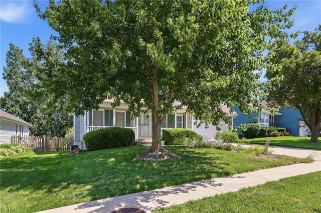 1204 Franklin Drive, Lee's Summit, MO 64064