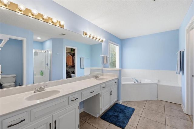 1204 Franklin Drive, Lee's Summit, MO 64064