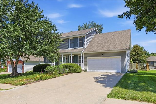 1204 Franklin Drive, Lee's Summit, MO 64064