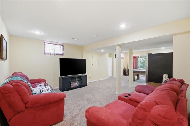 1204 Franklin Drive, Lee's Summit, MO 64064