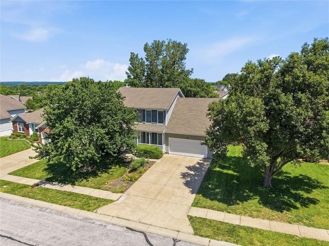 1204 Franklin Drive, Lee's Summit, MO 64064